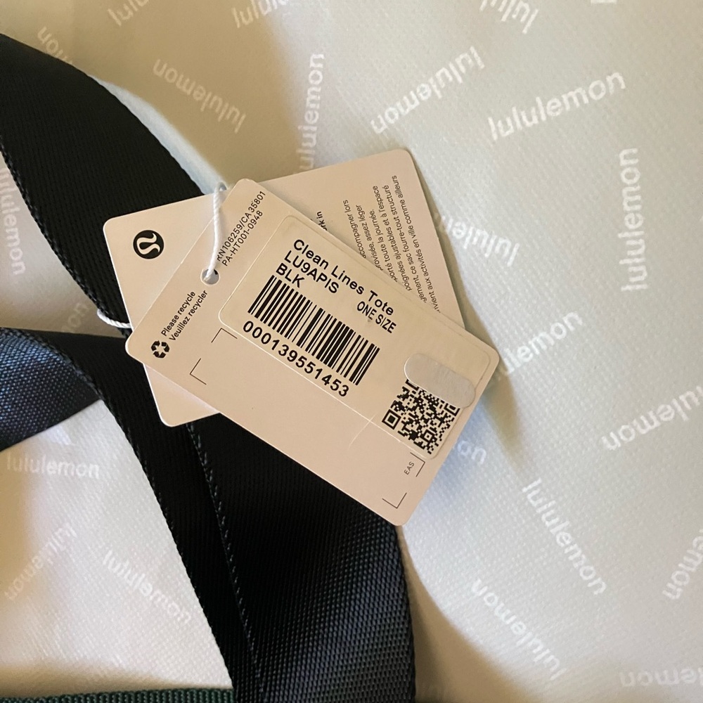 lululemon Clean Lines Tote Bag, 22 Liter, Black - Picture 3 of 5